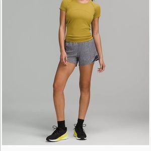 Lululemon hotty high-rised lined short 4”